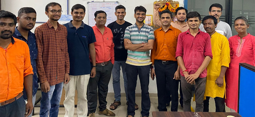 SPAN Engineer giving training to machine operators